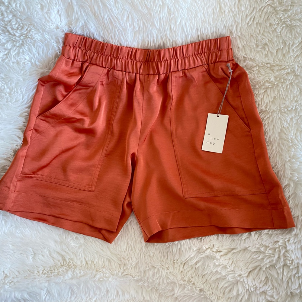 High-rise satin pull on shorts